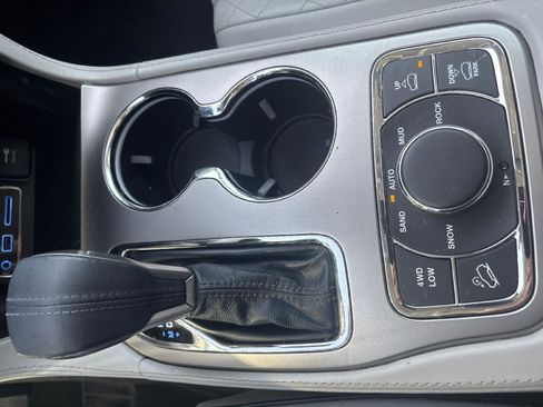 Used 2017 Jeep Grand Cherokee Summit image 20