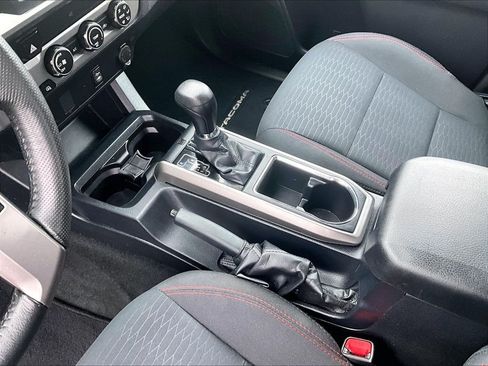 Used 2019 Toyota Tacoma SR5 AWD/4WD image 20