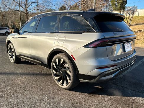 Used 2025 Lincoln Nautilus Reserve w/ Jet Appearance Package image 7