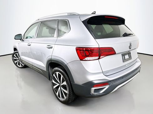 Used 2024 Volkswagen Taos SE image 5