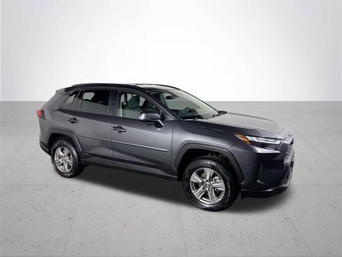 Used 2024 Toyota RAV4 LE AWD/4WD image 4