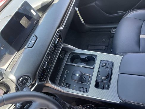 New 2025 MAZDA CX-70 Plug-In Hybrid w/ Premium Plus image 30