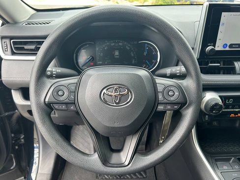 Used 2025 Toyota RAV4 LE AWD/4WD image 13