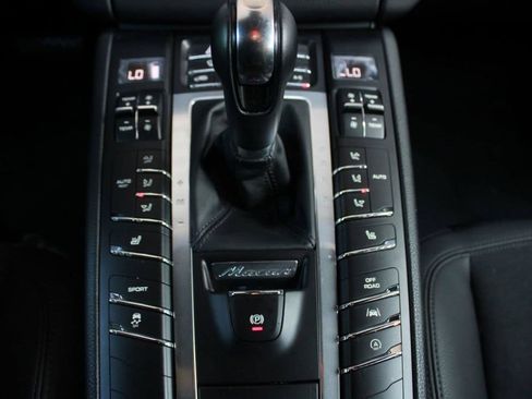 Used 2017 Porsche Macan AWD/4WD image 37