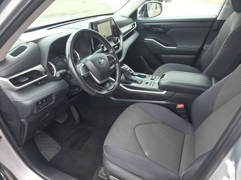 Certified 2024 Toyota Highlander LE image 7