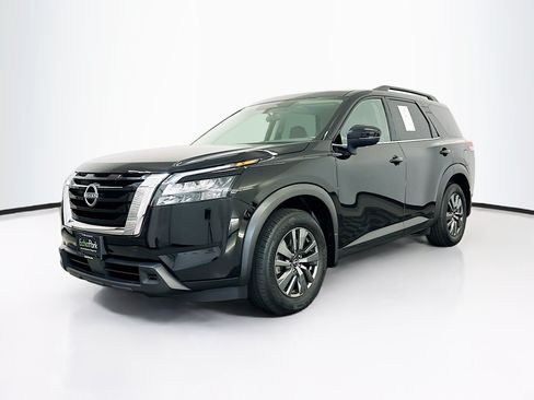 Used 2024 Nissan Pathfinder SV w/ SV Premium Package AWD/4WD image 3