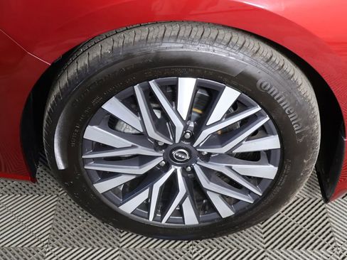 Used 2023 Nissan Altima 2.5 SV FWD image 14