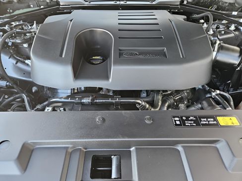 Used 2024 Land Rover Defender 110 S image 31