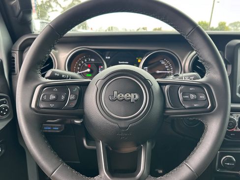 Used 2023 Jeep Wrangler Unlimited AWD/4WD image 22