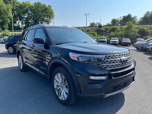 Used 2023 Ford Explorer Limited w/ Limited Technology Package AWD/4WD image 4