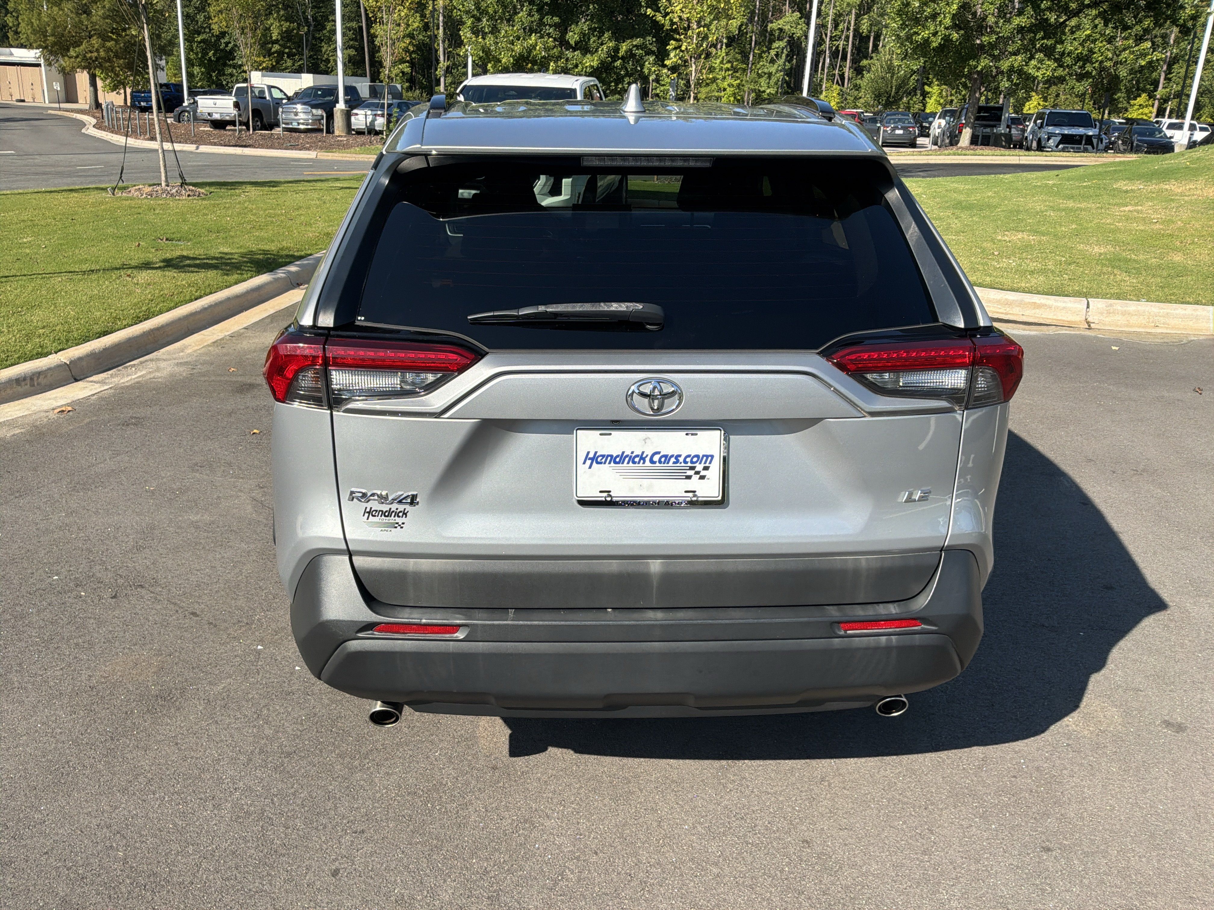 Used 2019 Toyota RAV4 LE FWD image 9