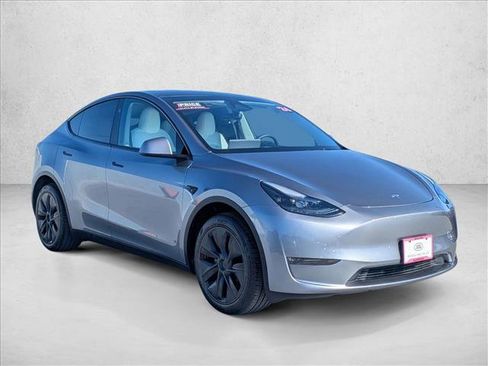 Used 2024 Tesla Model Y Long Range AWD/4WD image 3