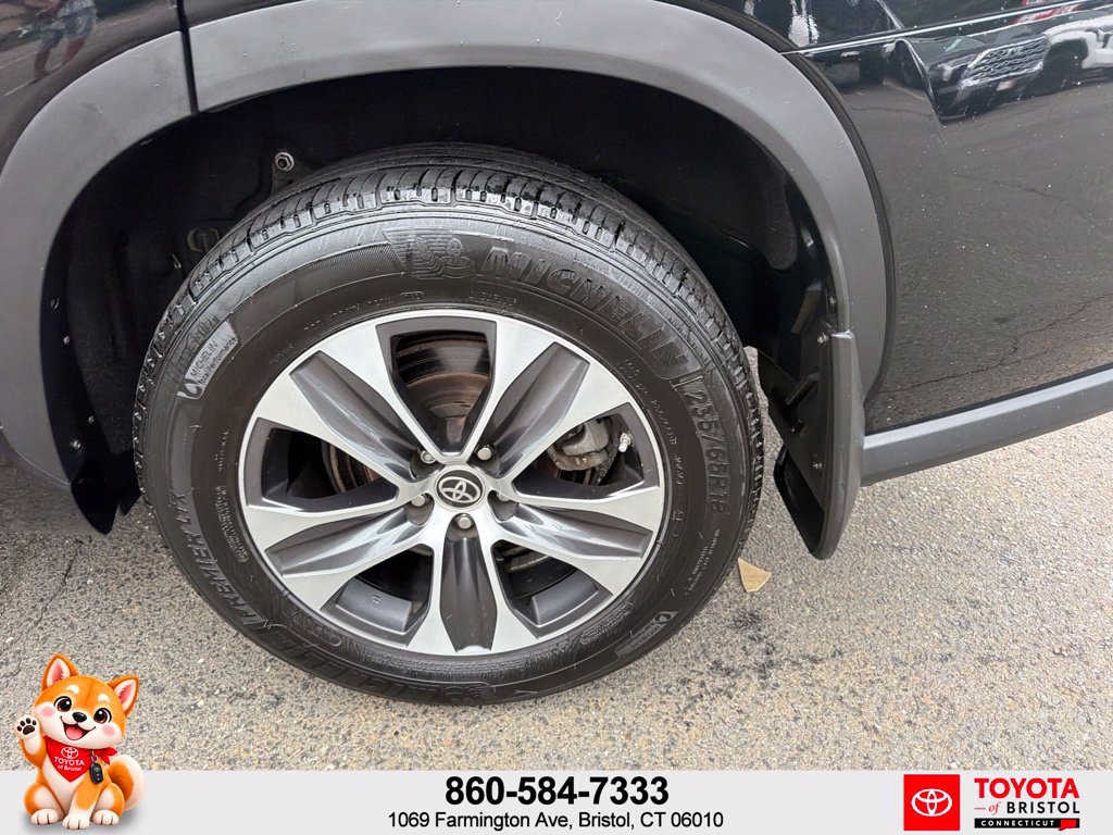 Used 2022 Toyota Highlander XLE AWD/4WD image 12