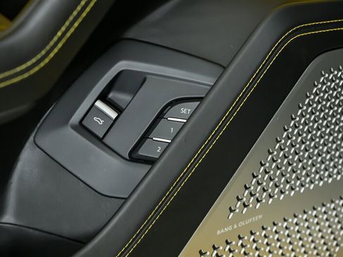 Used 2019 Lamborghini Urus AWD/4WD image 13