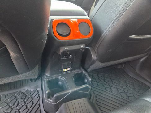 Used 2020 Jeep Gladiator Overland AWD/4WD image 9