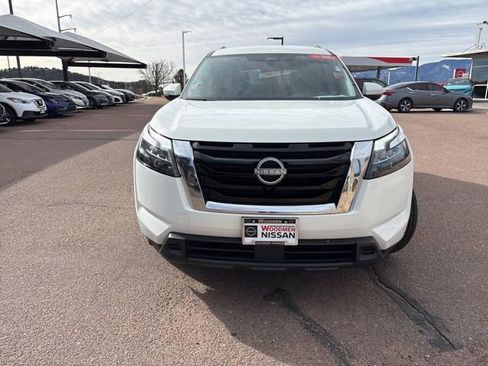 Certified 2024 Nissan Pathfinder SV image 2
