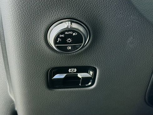 Used 2026 Mercedes-Benz GLC 300 GLC 300 image 11