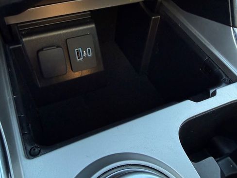 Used 2022 Ford Explorer XLT w/ Equipment Group 202A image 23