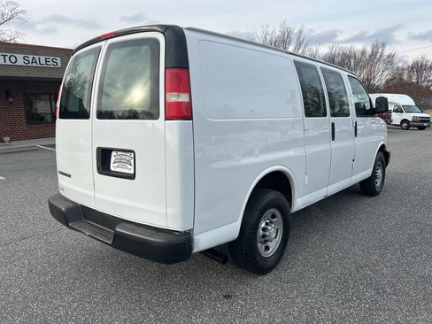 Used 2016 Chevrolet Express 2500 image 9