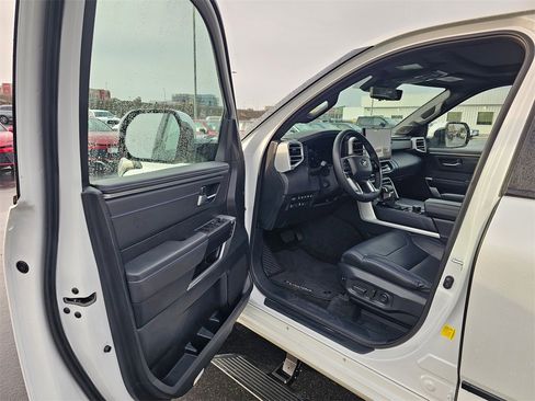 Used 2022 Toyota Tundra Platinum image 18