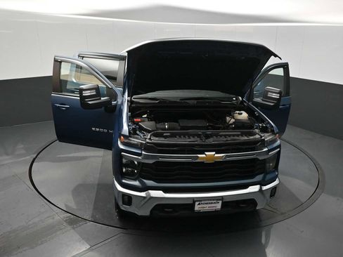 Used 2025 Chevrolet Silverado 2500 LT image 29