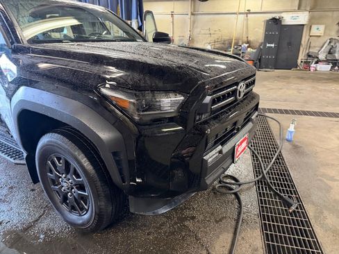 Used 2026 Toyota 4Runner SR5 AWD/4WD image 28