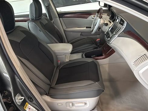 Used 2011 Toyota Avalon Limited FWD image 34