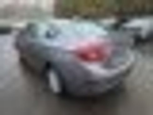 Used 2018 Chevrolet Cruze LT w/ Convenience Package image 5