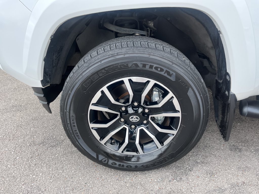 Used 2020 Toyota Tacoma TRD Sport w/ TRD Premium Sport Package AWD/4WD image 29