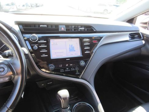 Used 2020 Toyota Camry SE FWD image 22