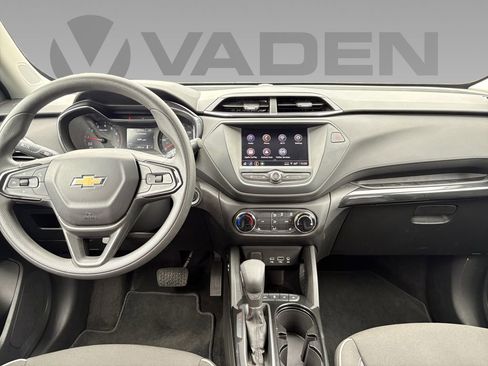 Used 2023 Chevrolet TrailBlazer LT image 2