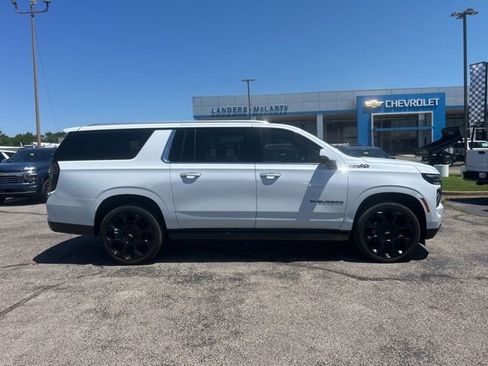 Used 2026 Chevrolet Suburban High Country AWD/4WD image 2
