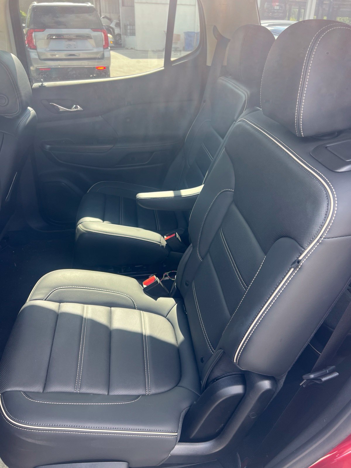 Used 2023 GMC Acadia Denali FWD image 9