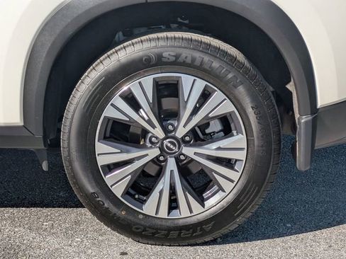 Certified 2023 Nissan Rogue SV FWD image 11