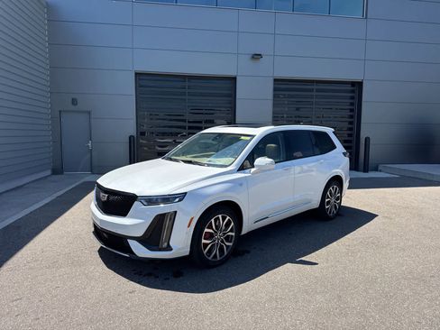 Used 2022 Cadillac XT6 Sport w/ Platinum Package AWD/4WD image 1