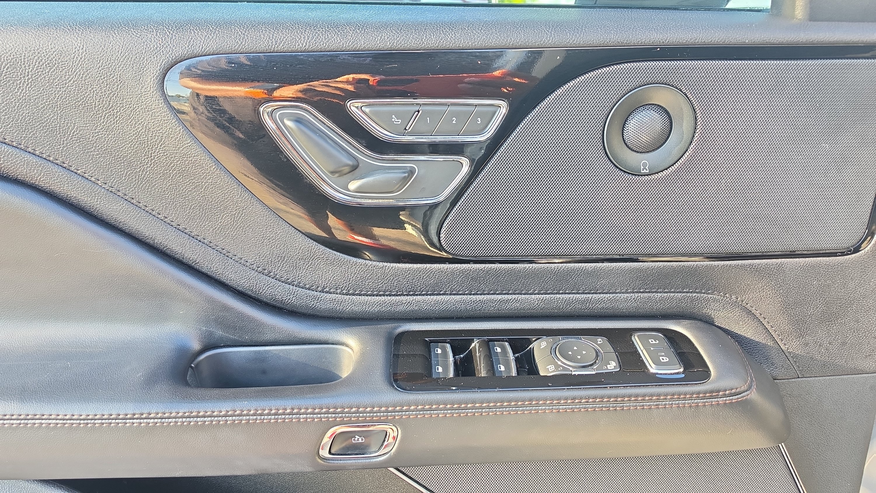 Used 2022 Lincoln Aviator Reserve w/ Equipment Group 201A AWD/4WD image 10