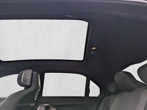 Used 2023 BMW 740i image 19