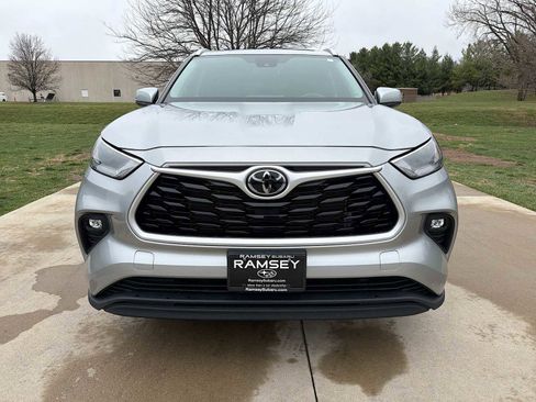 Used 2023 Toyota Highlander XLE image 9