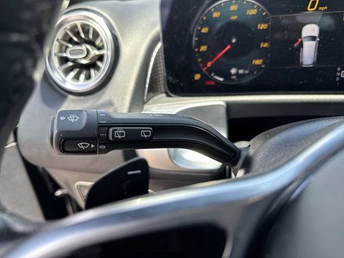 Used 2022 Mercedes-Benz GLB 250 image 25