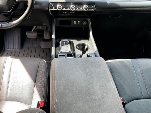 Used 2025 Honda Pilot Sport image 17