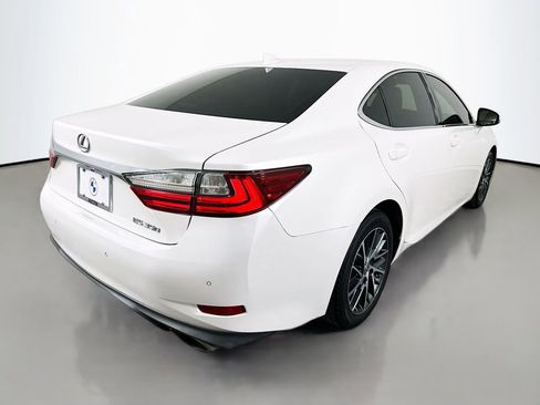 Used 2017 Lexus ES 350 w/ Luxury Package FWD image 5