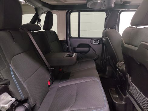 Used 2025 Jeep Wrangler Unlimited Rubicon 4xe w/ Convenience Group image 16