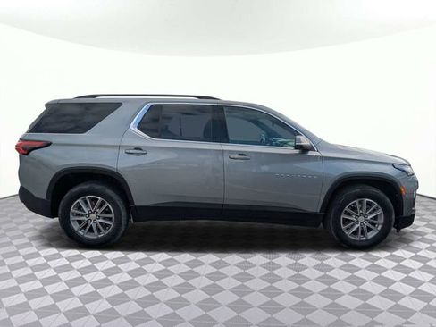 Used 2023 Chevrolet Traverse LT FWD image 2