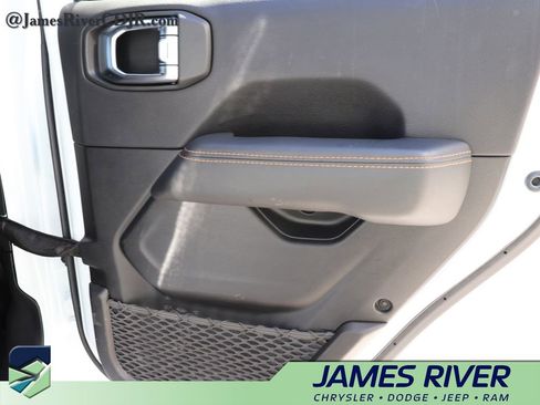 Used 2023 Jeep Wrangler Altitude image 11