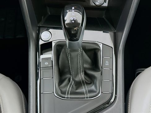 Used 2023 Volkswagen Taos SE w/ Panoramic Sunroof Package FWD image 23