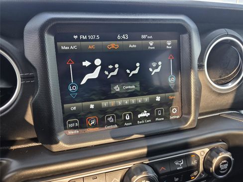 Used 2022 Jeep Gladiator Overland w/ Popular Equipment Package AWD/4WD image 11