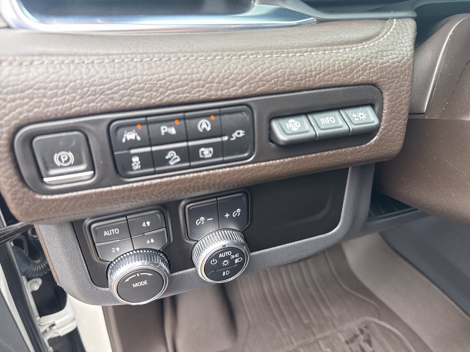 Used 2022 GMC Yukon Denali AWD/4WD image 35