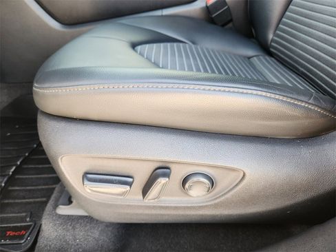 Used 2023 Toyota Highlander XSE image 28