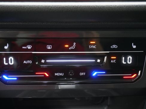 Used 2022 Volkswagen Tiguan SE AWD/4WD image 19
