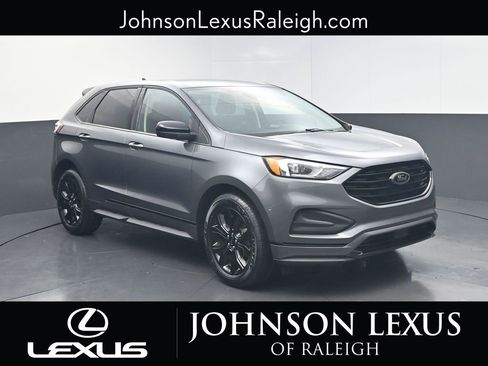 Used 2022 Ford Edge SE w/ Black Appearance Package image 3
